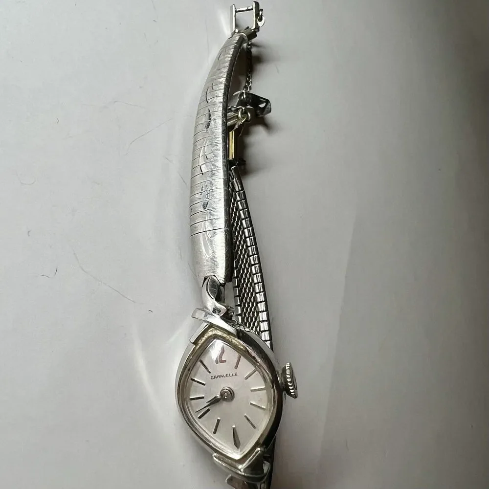 Vtg 1971 Caravelle Bulova Ladies Watch N1 10K RGP Bezel Silver Tone Kreisler